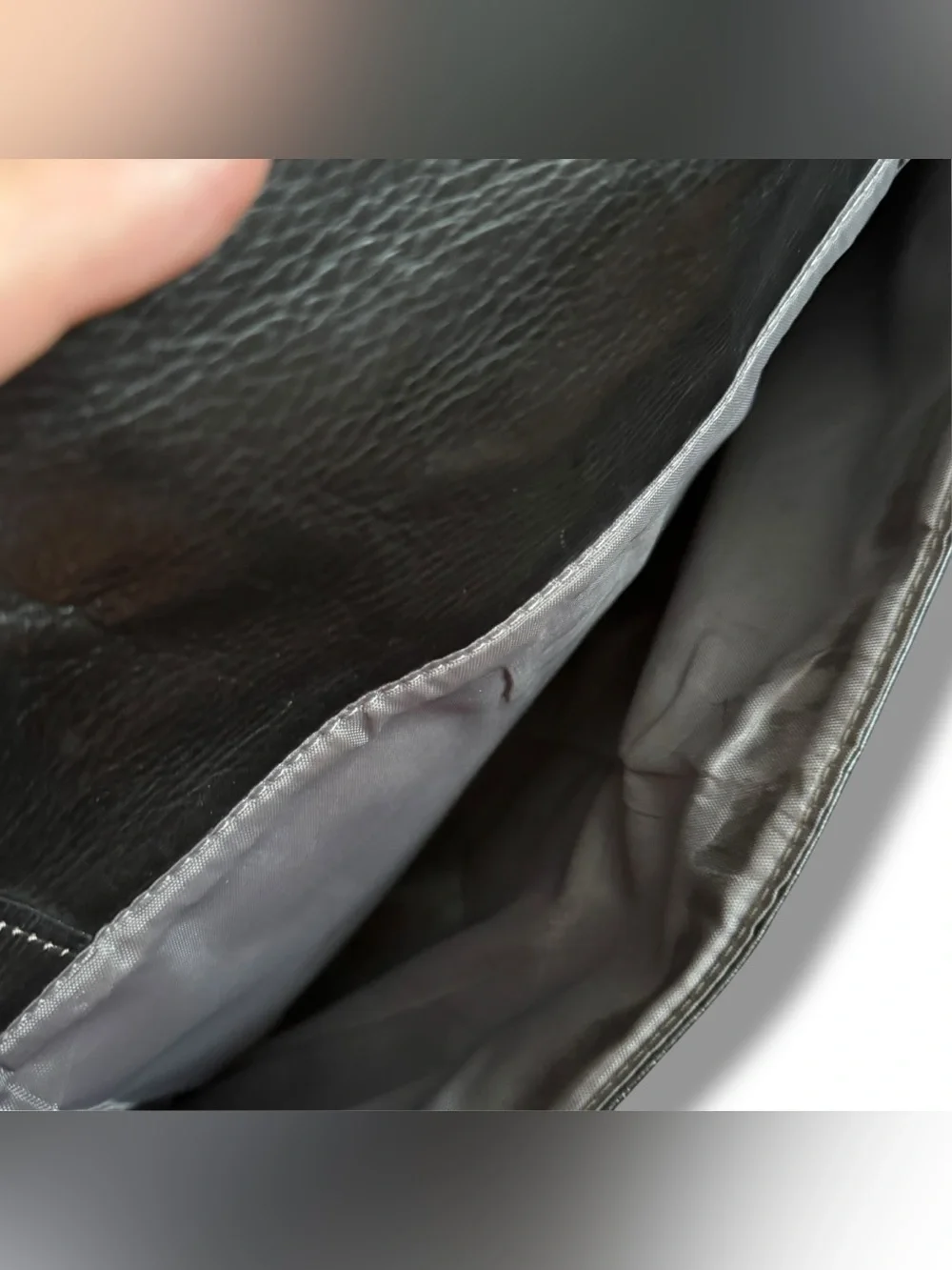 Kenneth Cole Reaction Black Genuine Leather Laptop Messenger Briefcase